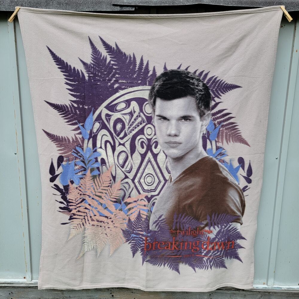 Twilight Breaking Dawn Beige Fleece Throw Jacob Black - 50" x 59"